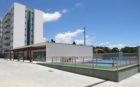 Apartamento na Palhoça, com vista para o mar, próximo a mercados, padarias e farmácias.